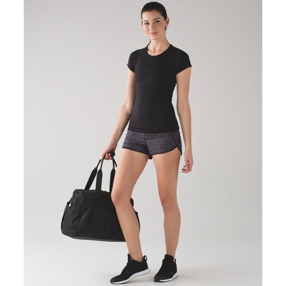 Lululemon Speed Short 2.5 Flossy Dark Carbon Black Paisley Shorts Women's Size 6 - Picture 15 of 15